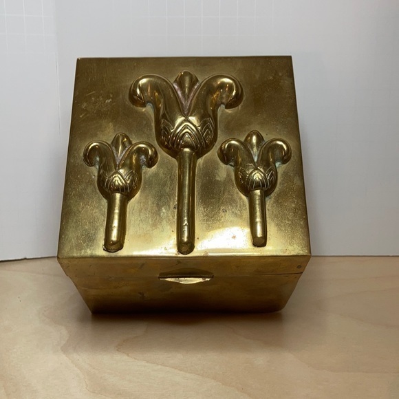 Other - VTG brass floral embossed storage box with felt lining